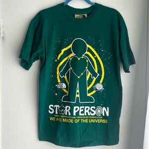 Online Ceramics - North Face Collaboration Star Person t-shirt, size men’s XS